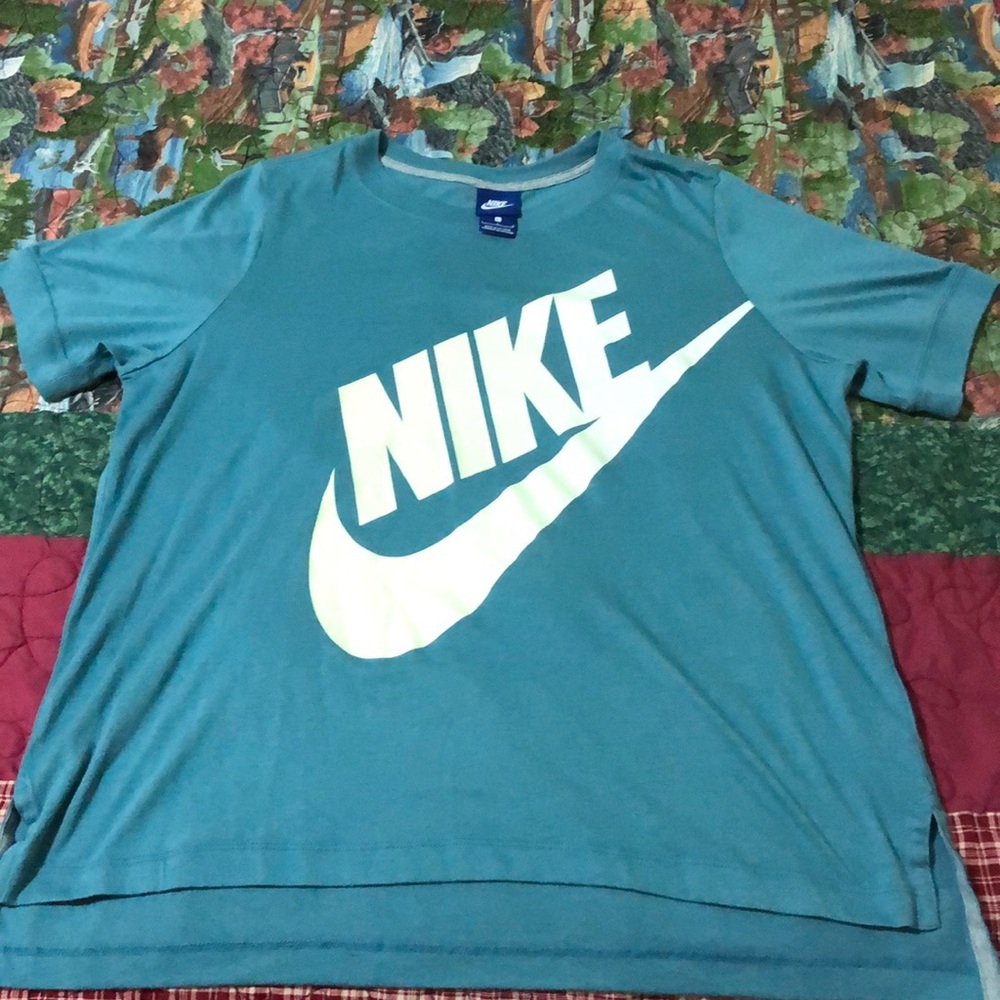 Nike tee